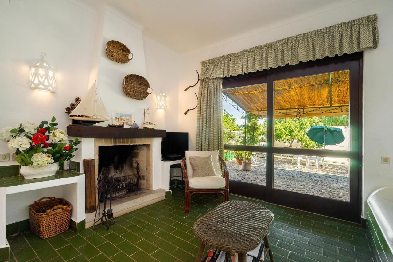 Whome | Balaia 3-Bed Family Holiday Villa Olhos de Agua  Esterno foto