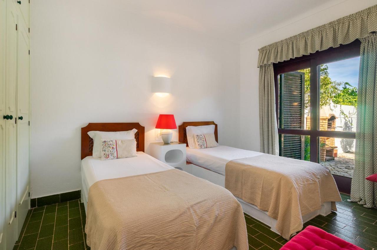 Whome | Balaia 3-Bed Family Holiday Villa Olhos de Agua  Esterno foto